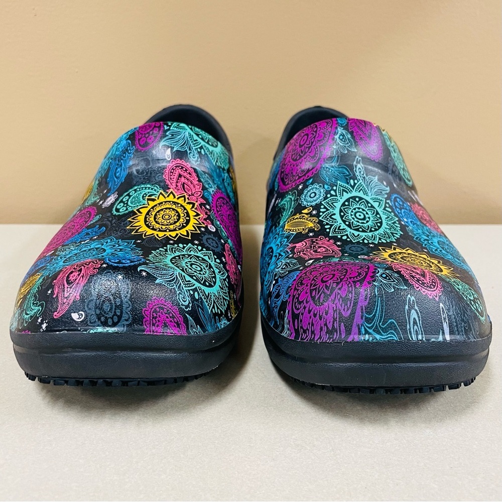 Crocs Neria Pro II Graphic Clogs Womens 8 Black Paisley Work Shoes Arch Support - Picture 2 of 6